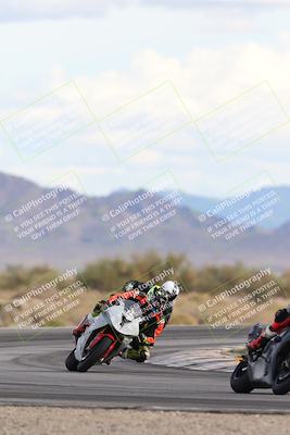 media/Nov-16-2025-Race Pace (Sun) [[8c5fa54630]]/Non Verified Riders (1st 20 Minutes)/5-Turn 15 (110pm)/